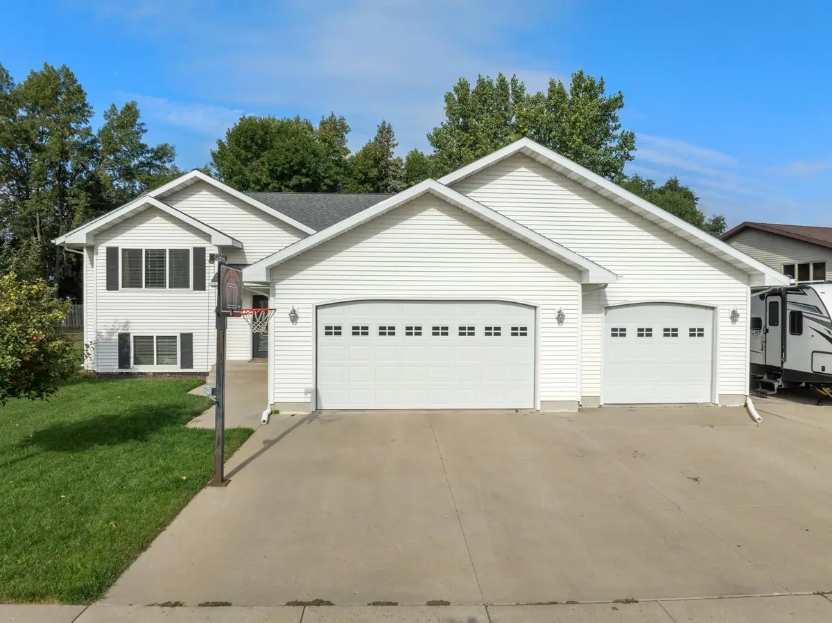 416 22nd St SW, Minot, ND 58701 - Image #1