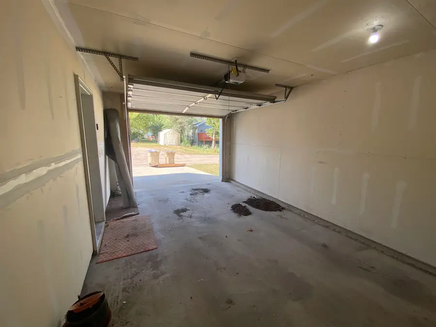 1015 5th Ave SE, Minot, ND 58701 - Image #2