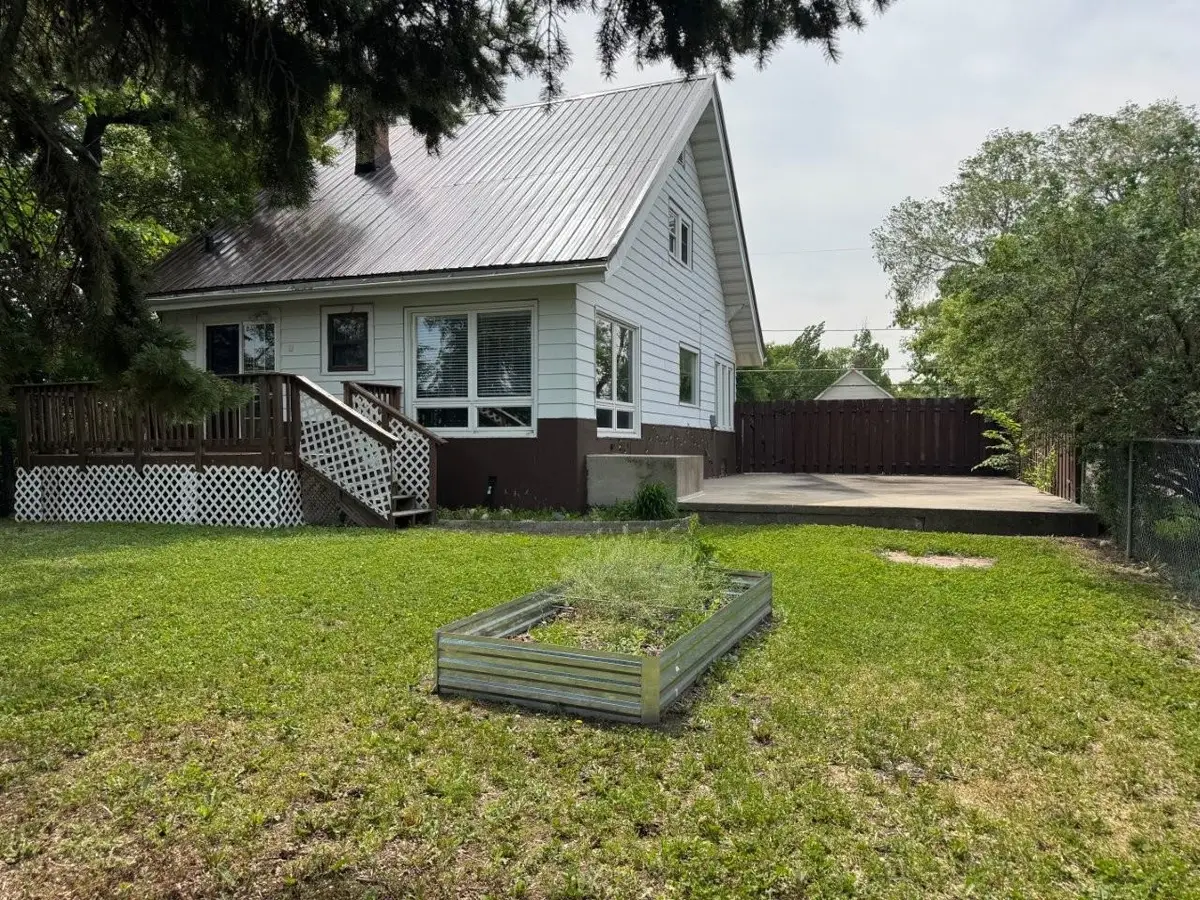 209 8th Ave SE, Minot, ND 58701 - Image #1