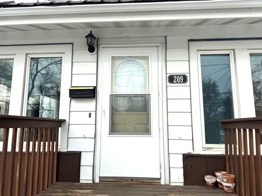 209 8th Ave SE, Minot, ND 58701 - Image #2