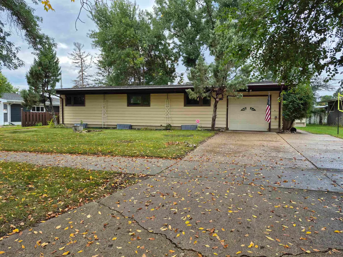 18 24TH ST SW, Minot, ND 58701 - Image #1