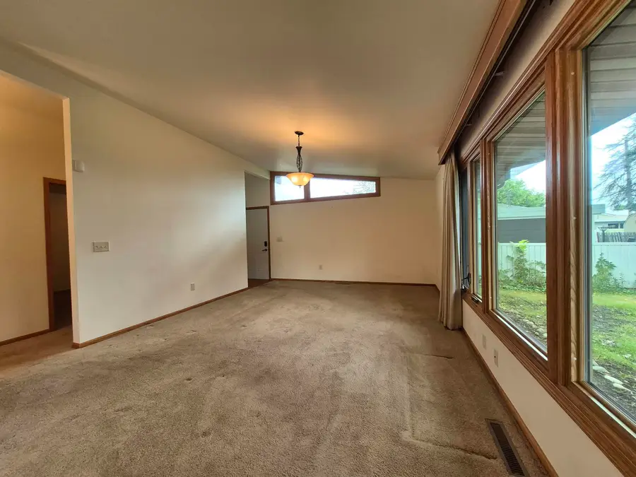 18 24TH ST SW, Minot, ND 58701 - Image #3