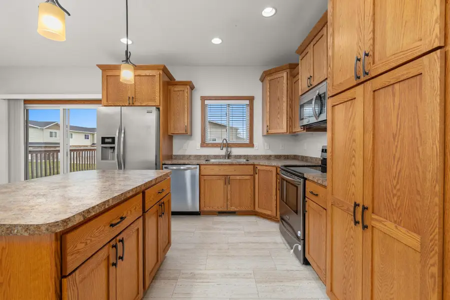 3425 NE 8th ST, Minot, ND 58703 - Image #2