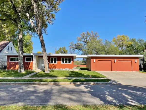 1028 W Central Avenue, Minot, ND 58701