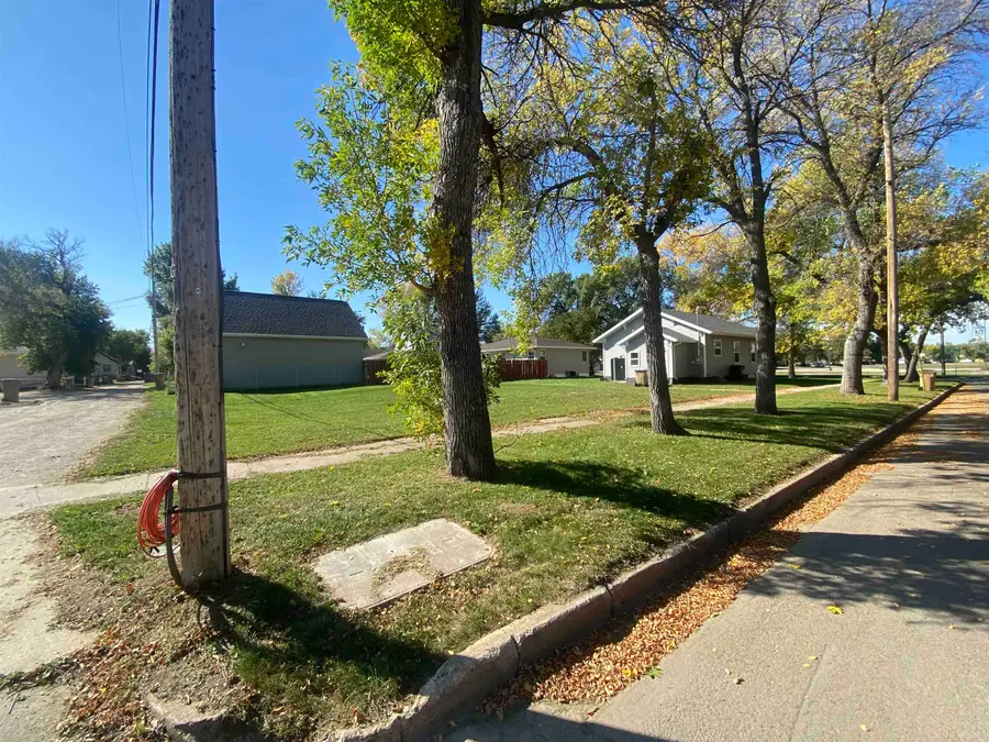 313 6th Ave NW, Minot, ND 58703 - Image #2