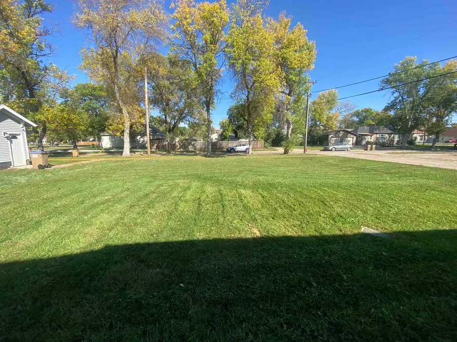 313 6th Ave NW, Minot, ND 58703 - Image #3