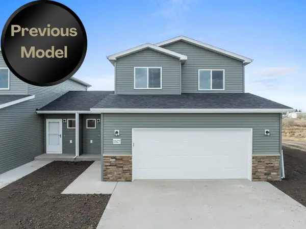 1515 47th Loop SE, Minot, ND 58701