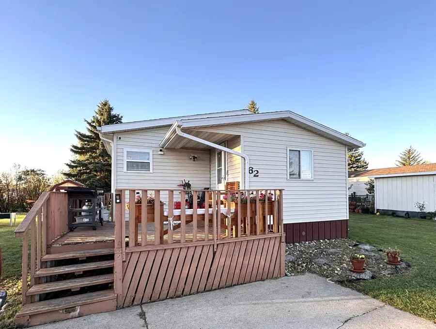405 31st Ave SE, Minot, ND 58701 - Image #2