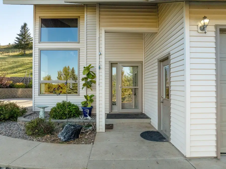 4912 50TH AVE SE, Minot, ND 58701 - Image #2