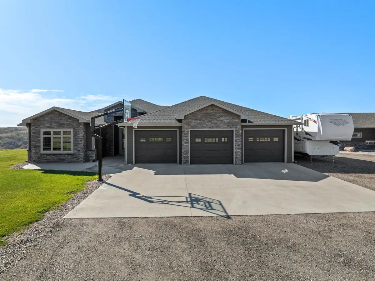 3612 GRAYSON DR, Burlington, ND 58722 - Image #1