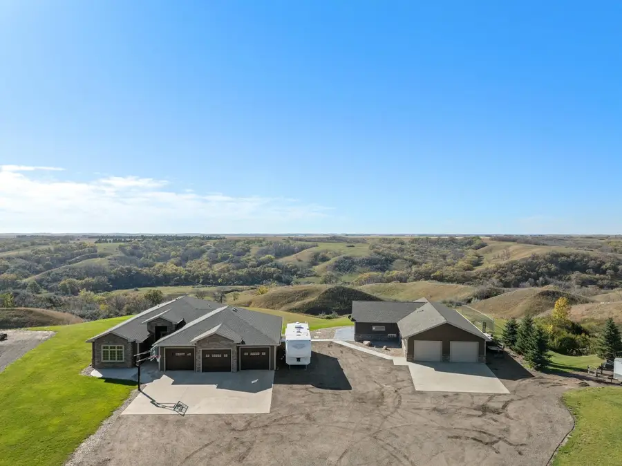 3612 GRAYSON DR, Burlington, ND 58722 - Image #2