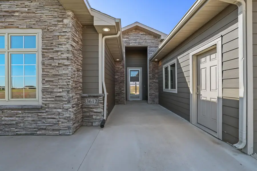 3612 GRAYSON DR, Burlington, ND 58722 - Image #3
