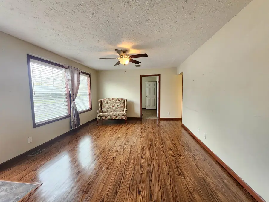 420 16th ST NW, Minot, ND 58703 - Image #2