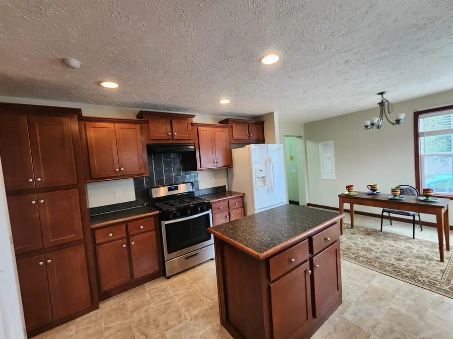 420 16th ST NW, Minot, ND 58703 - Image #3