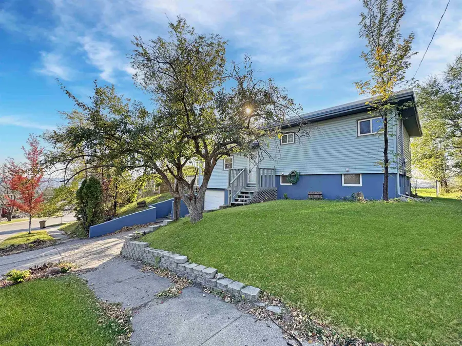 1205 4th St NE, Minot, ND 58703 - Image #2