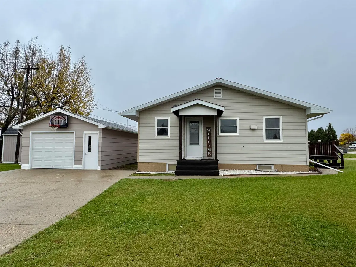 603 SE 6th Ave, Stanley, ND 58784 - #1
