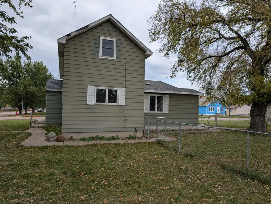 110 SE 1st Street E, Velva, ND 58790-7417 - Image #2