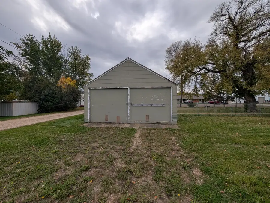 110 SE 1st Street E, Velva, ND 58790-7417 - Image #3