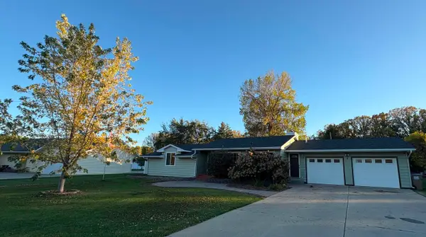 2 Greenway, Minot, ND 58703