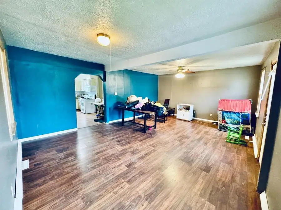 317 15th Ave SW, Minot, ND 58701 - Image #2