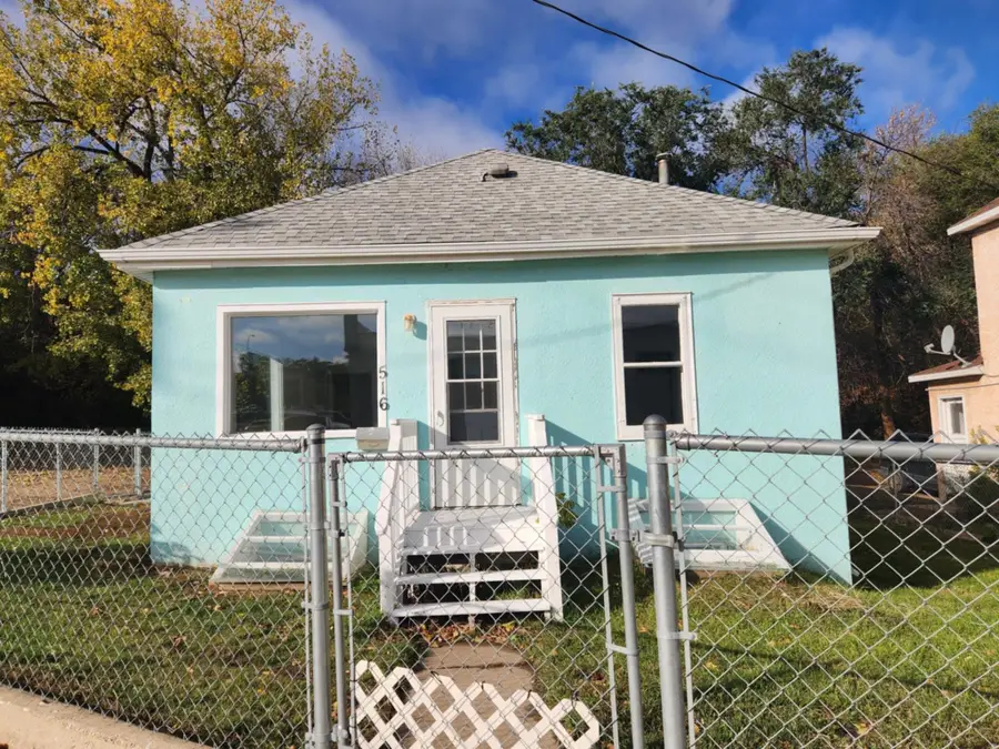 516 SW Summit, Minot, ND 58701-9999 - Image #2