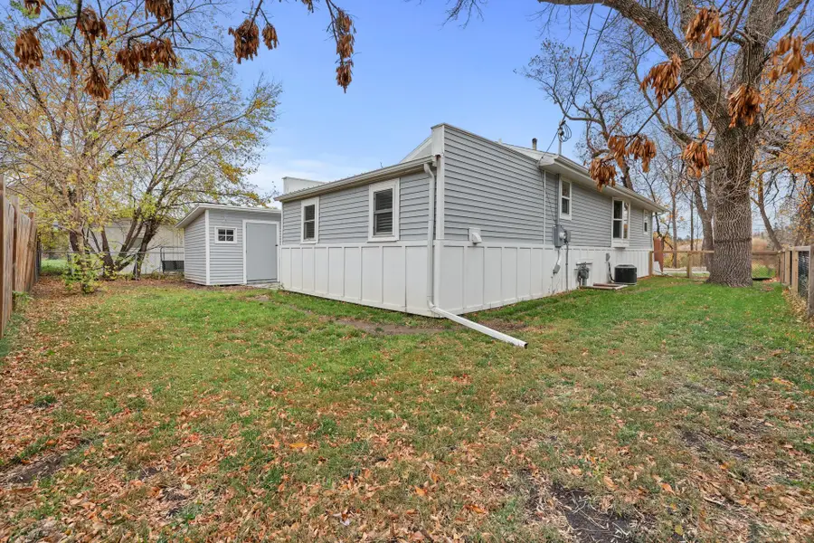 908 7TH AVE NW, Minot, ND 58703 - Image #2