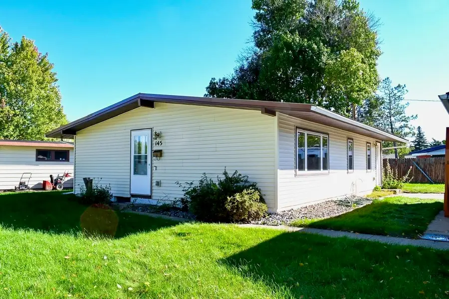 145 26th St SW, Minot, ND 58701 - Image #2