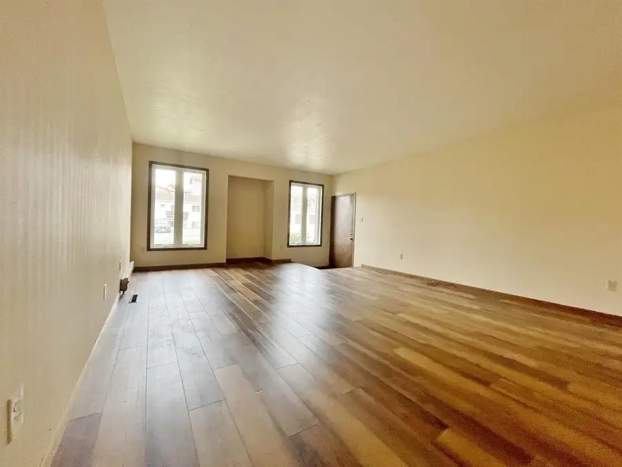 1217 Glacial Dr, Minot, ND 58703 - Image #3