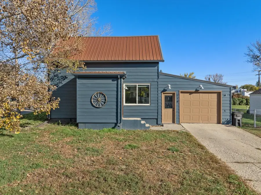 118 4th St NW, Tioga, ND 58852 - Image #2