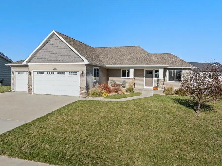 1605 Valley Bluffs Drive SE, Minot, ND 58701 - Image #2