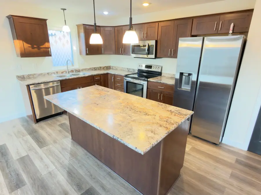 516 NW Forest Rd, Minot, ND 58701 - Image #2