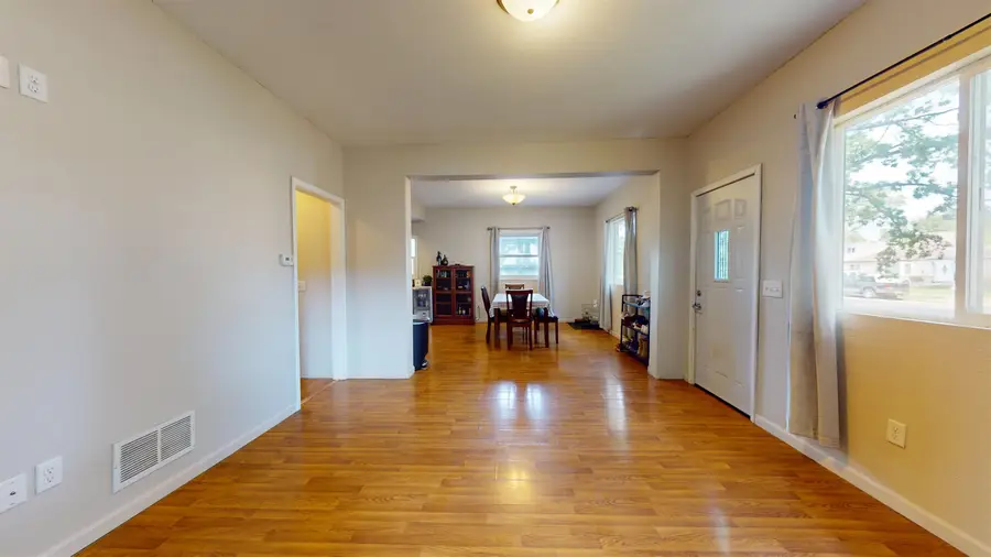 917 4th Ave NW, Minot, ND 58703 - Image #3