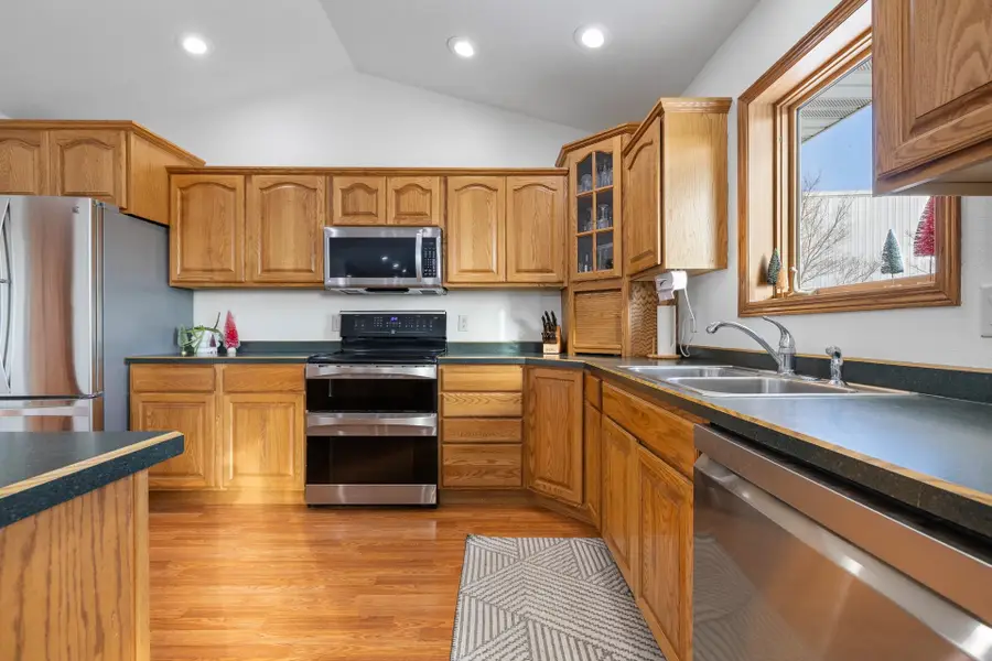 1001 70TH ST SE, Minot, ND 58701 - Image #3