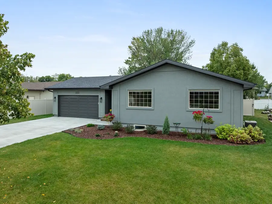 1015 15 1/2 Ave SW, Minot, ND 58701 - Image #2