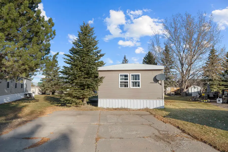 405 31st Ave SE, Minot, ND 58701-0000 - Image #2