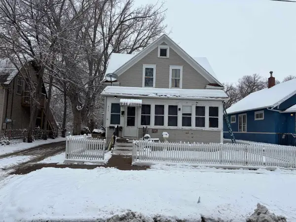 615 6th Ave NE, Minot, ND 58703