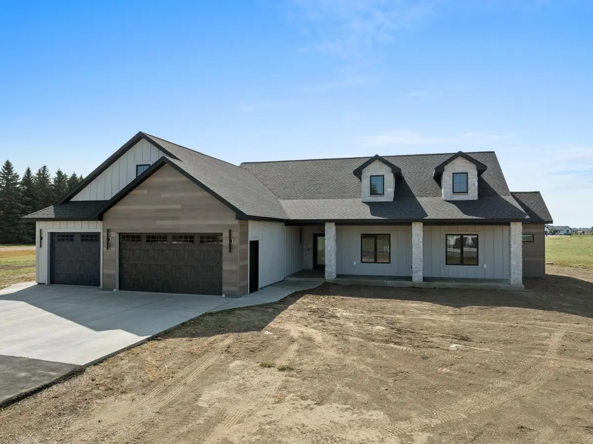 2610 43rd Ave SE, Minot, ND 58701 - Image #1