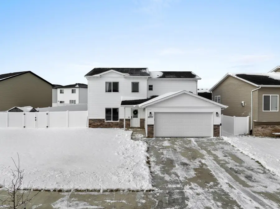 2507 Ivory Street, Minot, ND 58703 - Image #3