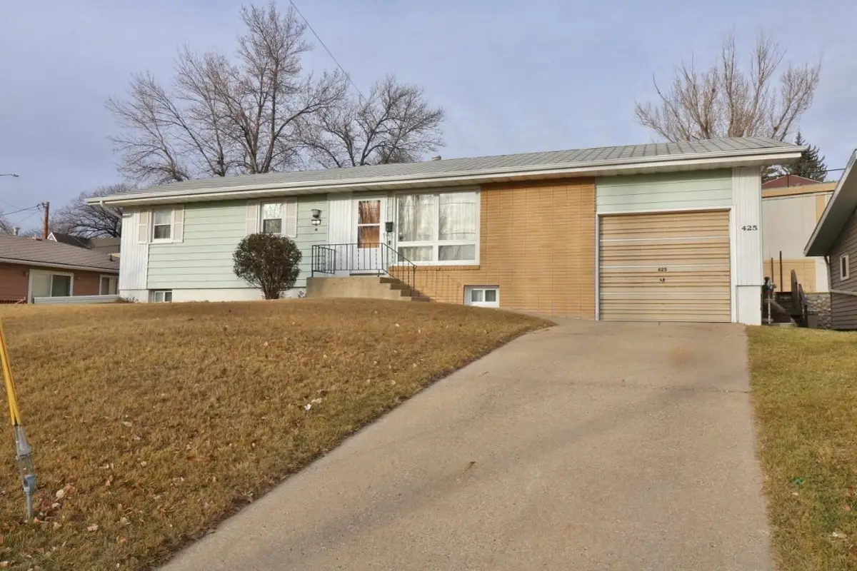 425 11th Ave NE, Minot, ND 58703 - Image #1