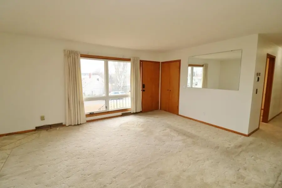 425 11th Ave NE, Minot, ND 58703 - Image #3