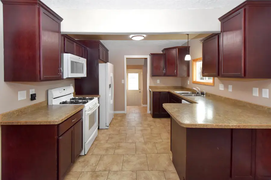 909 2nd Ave NW, Minot, ND 58703 - Image #2