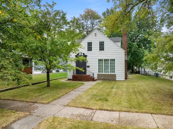 211 9th St SE, Minot, ND 58701