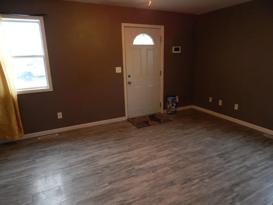 204 17TH ST SE, Minot, ND 58701 - Image #3