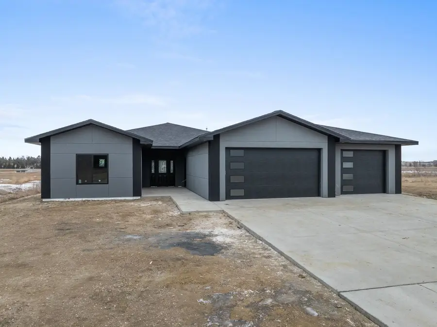 3801 45TH ST SE, Minot, ND 58701 - Image #2