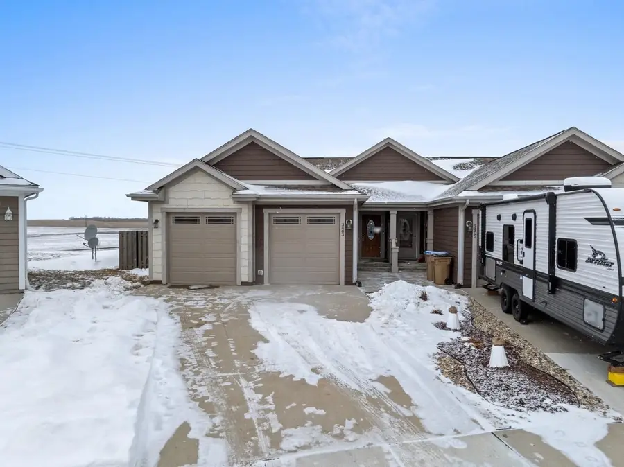 3403 15th St NW, Minot, ND 58703 - Image #2