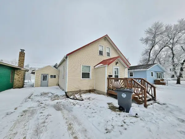 335 5th St. SE, Rugby, ND 58368