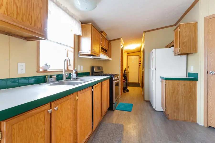 896 Blue Bell Dr, Minot, ND 58701 - Image #3