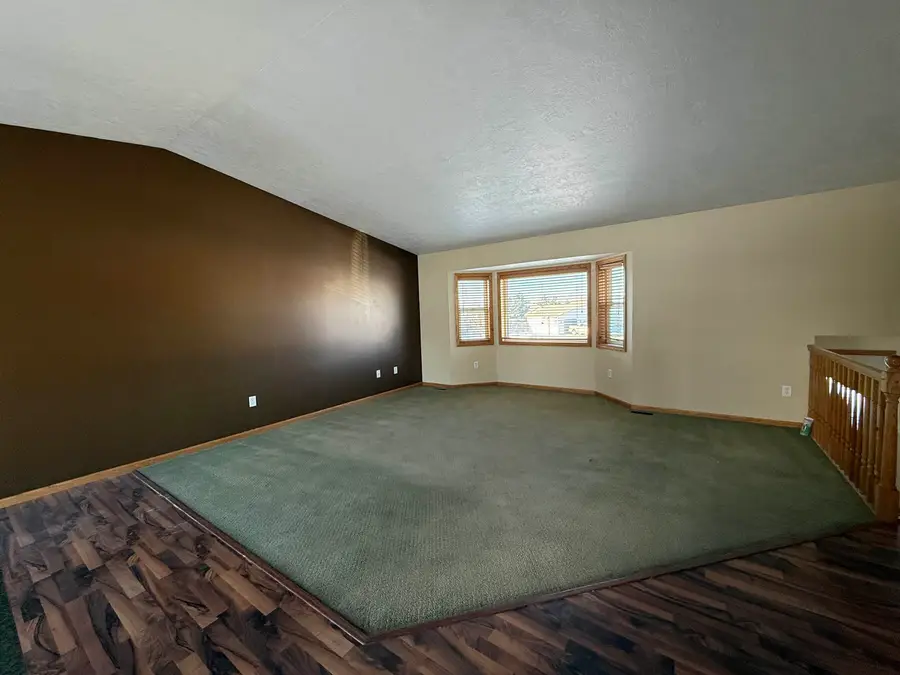 1904 Lakeside St, Minot, ND 58703 - Image #3
