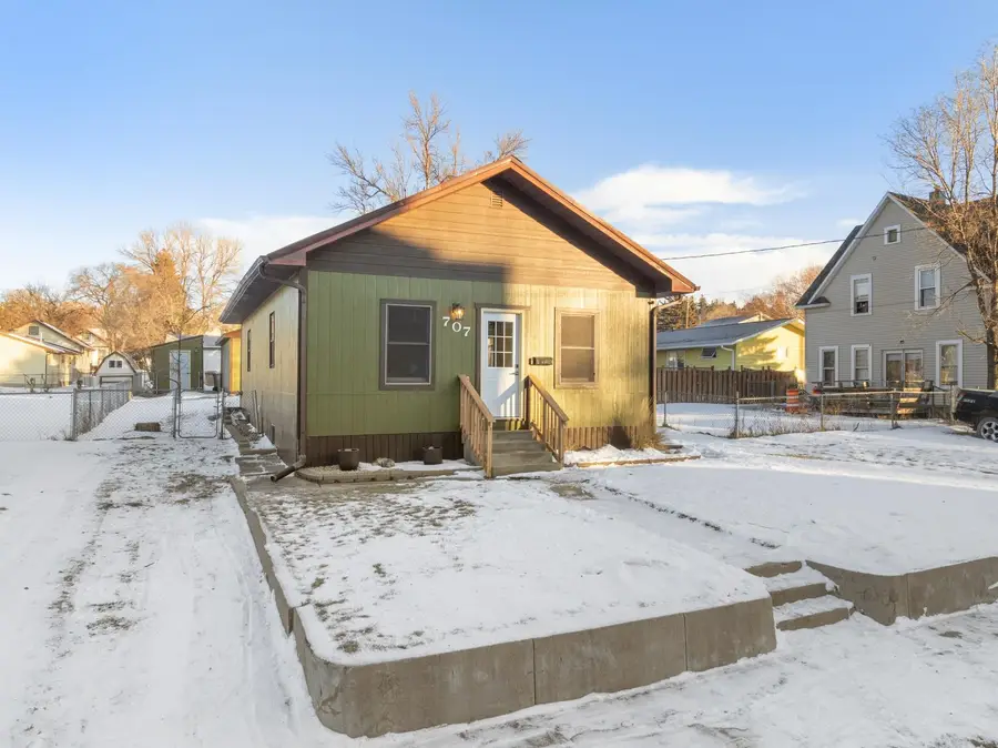 707 8th Ave NE, Minot, ND 58703 - Image #3