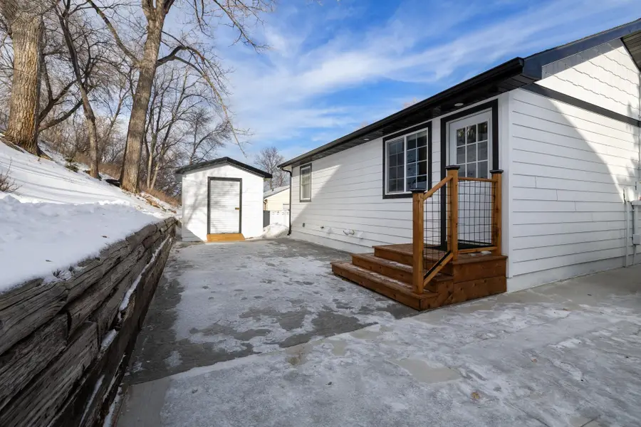 810 Summit Dr SW, Minot, ND 58701 - Image #3